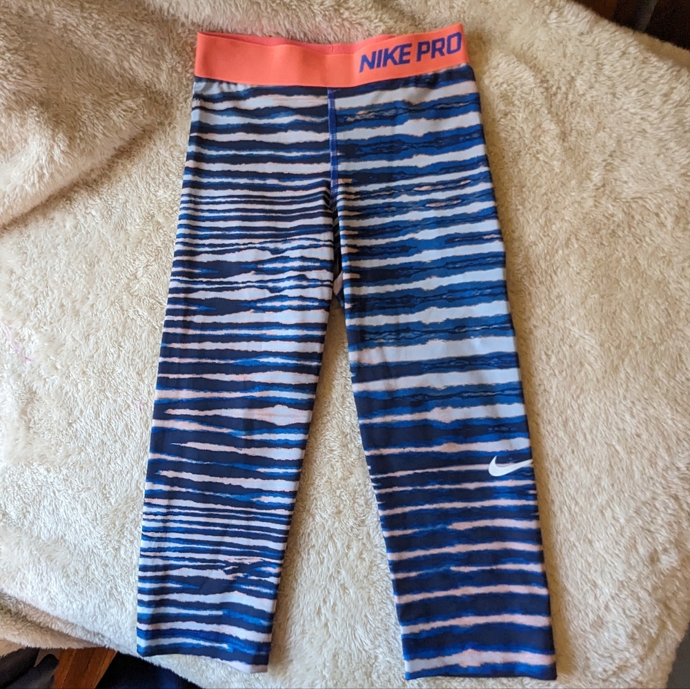 Nike pro crop length tights